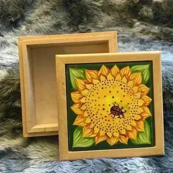 Sunflower trinket box with hand  painted tile top - Picture 16 of 16